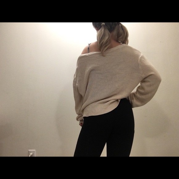 Oversized cropped white sweater - Picture 2 of 4